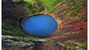 islanda-lago-di-kerid-in-fondo-a-un-cratere
